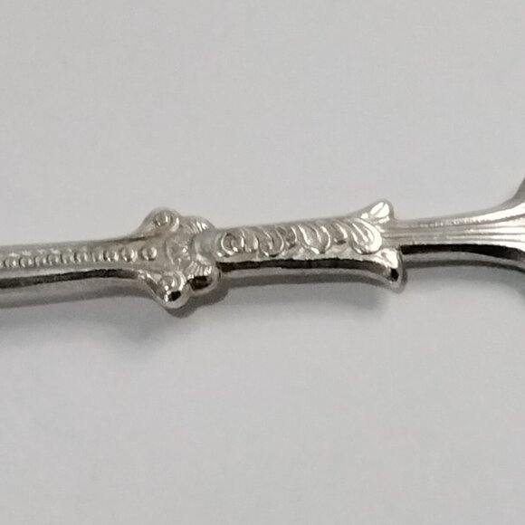 Vintage Souvenir Spoon Medicine Hat Alberta - The Gas City of the West - Picture 4 of 5